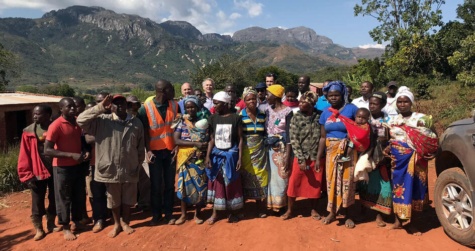 Øystein Botillen with group of African farmers