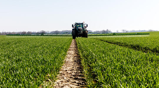 YaraVita spuiten op tarweland